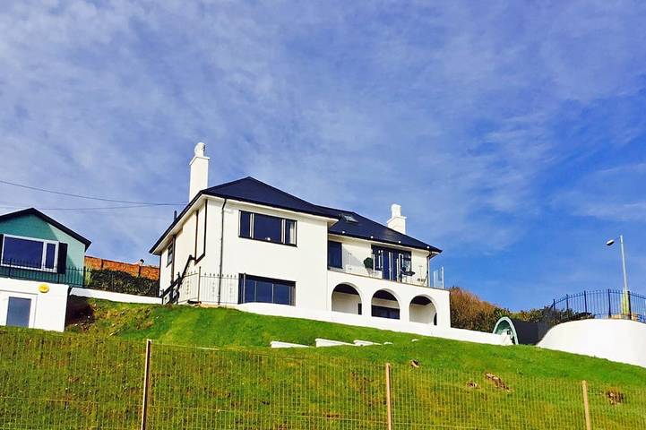 Glamping for 10 people, with Balcony and Hot tub as well as Terrace and Garden in Dawlish