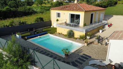 Cottage pour 6 personnes, avec piscine ainsi que jardin et vue, adapté aux familles à Potelières