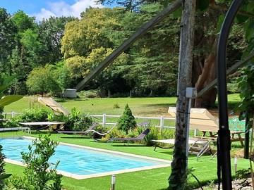Gîte pour 2 personnes, avec vue ainsi que piscine et jardin à Varilhes
