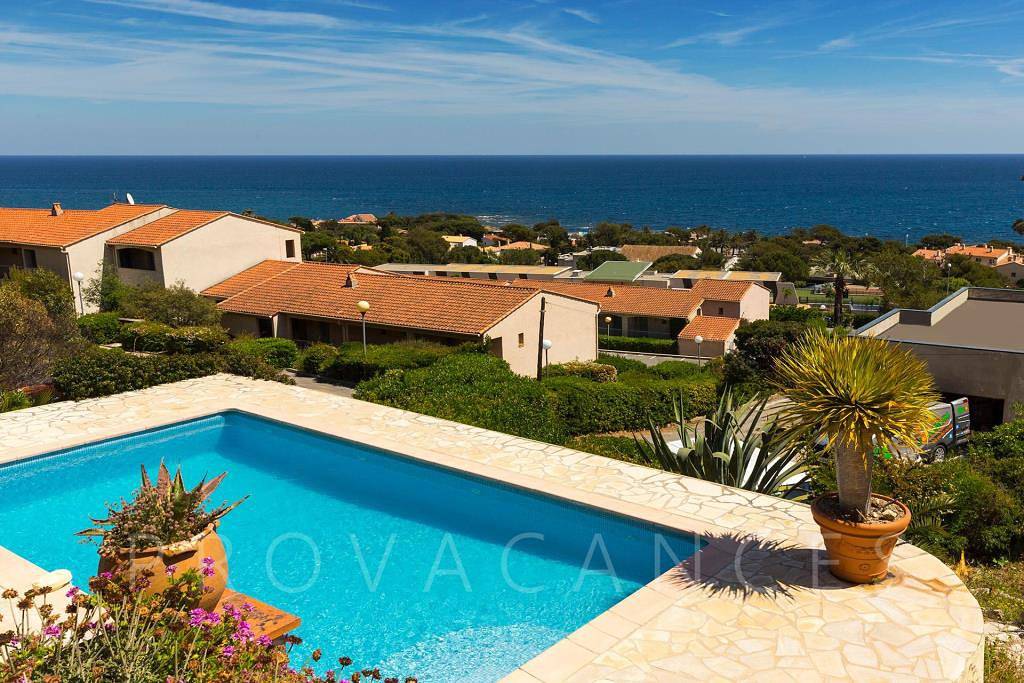Schönes Ferienhaus mit Pool und Meerblick in Les Issambres in Les Issambres, Roquebrune-sur-Argens