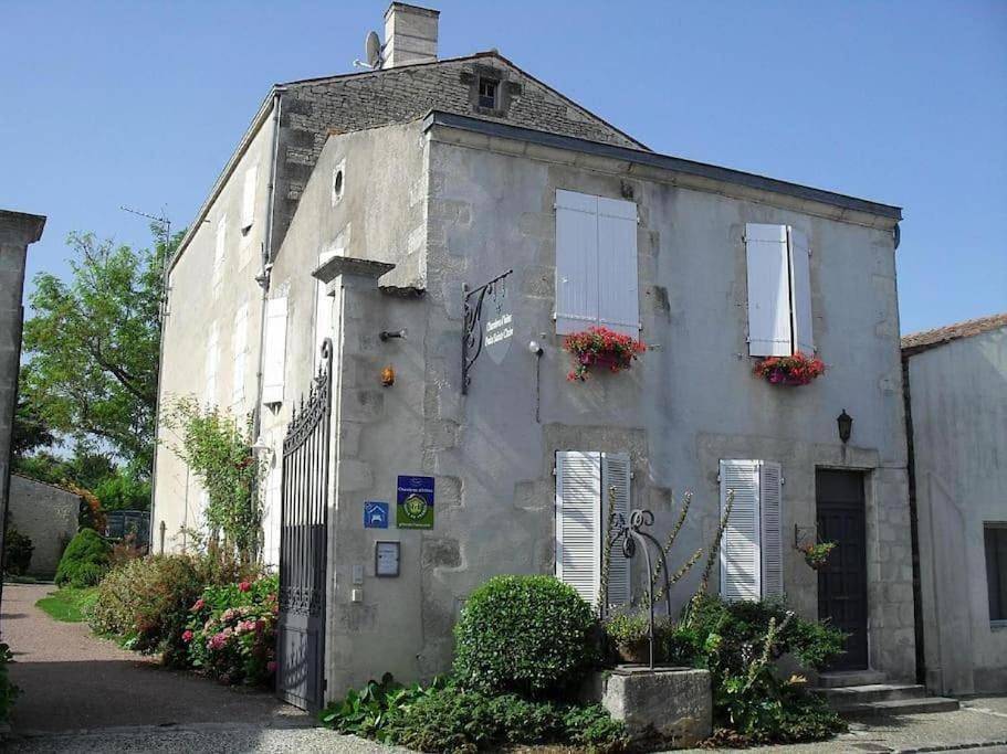 Le Puits Sainte Claire in Courçon, Région de La Rochelle