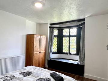 Holiday Rental for 8 People in Colne Valley Park, South East England, Photo 3