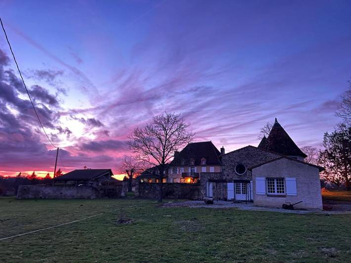 Location de vacances pour 6 personnes, avec Terrasse et Jardin ainsi que Piscine et Vue à Oradour-Saint-Genest