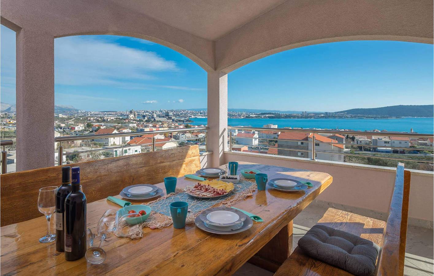 Ruhiges Apartment mit Meerblick und Pool in der Nähe von Kastel Gomilica in Kastel Sucurac, Kaštela