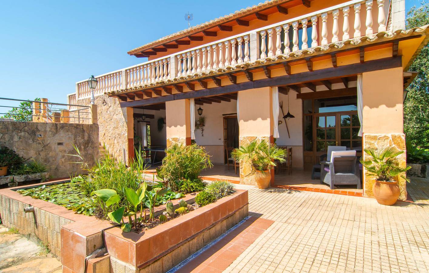 Sonnige Terrassenwohnung mit Pool in Llubí, Mallorca Inselmitte
