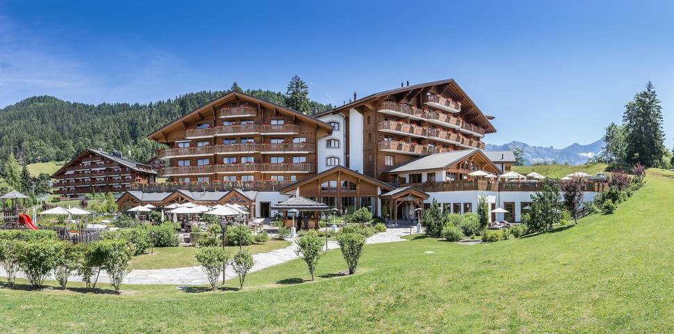 Hôtel pour 3 personnes, avec Balcon et Terrasse ainsi que Jacuzzi et Jardin