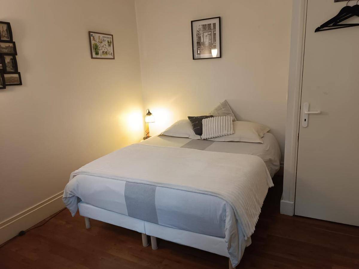 Double Room with Private Bathroom in Bourges, Région de Bourges