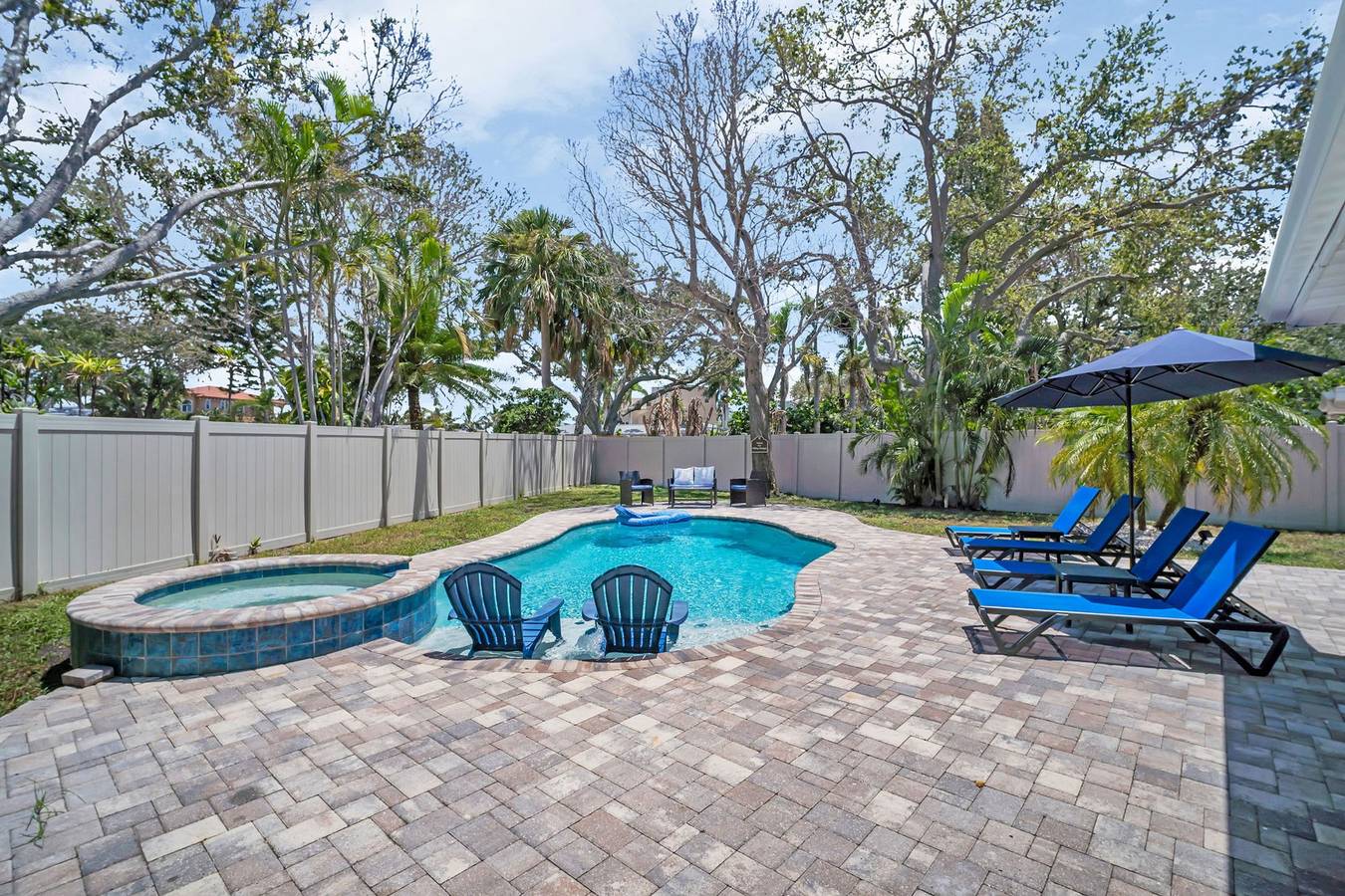 Pool   Hottub Golf Cart Included Close to Beach in Broken Island, Indian Rocks Beach