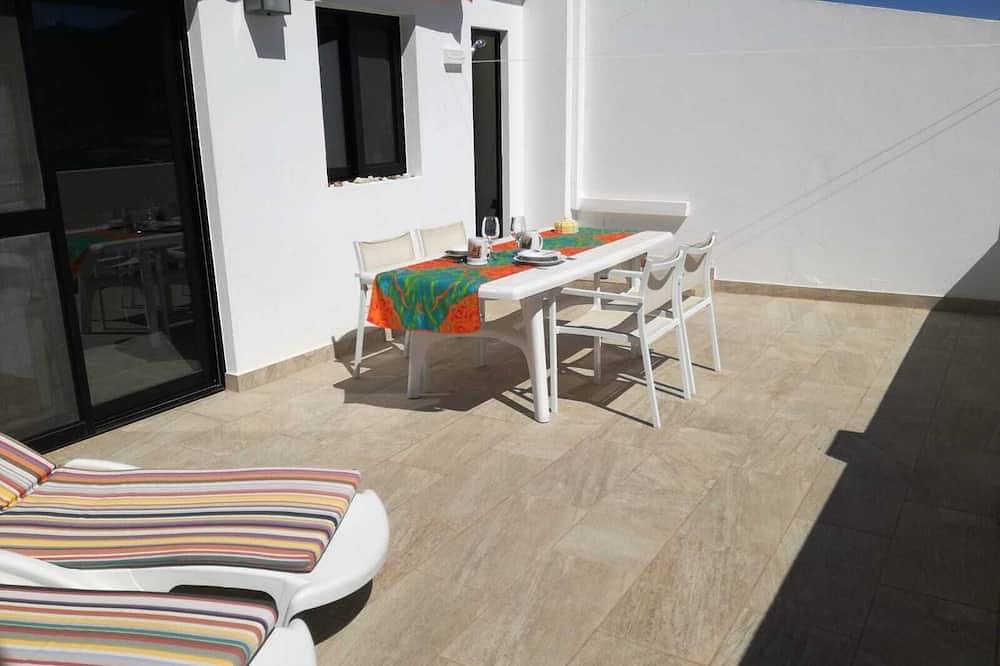 Apartamento entero, Atico de lujo en primera línea de playa con vistas espectaculares in Playa de Gran Tarajal, Gran Tarajal