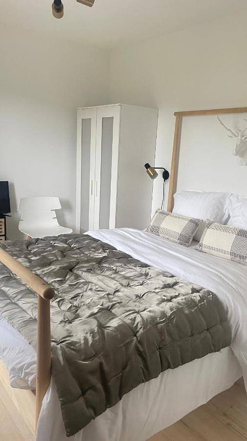 Appartement entier, Suite moderne 2 personnes avec parking gratuit accès jardin in Augny, Metz-Campagne