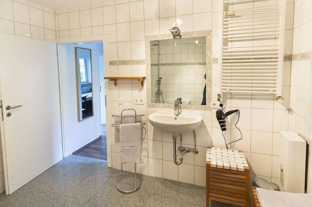 Ganze Wohnung, Am Mühlenbach 6-Bett-Ferienwohnung Bad/Wc - Ferienwohnungen im Sauertal in Ralingen, Landkreis Trier-Saarburg