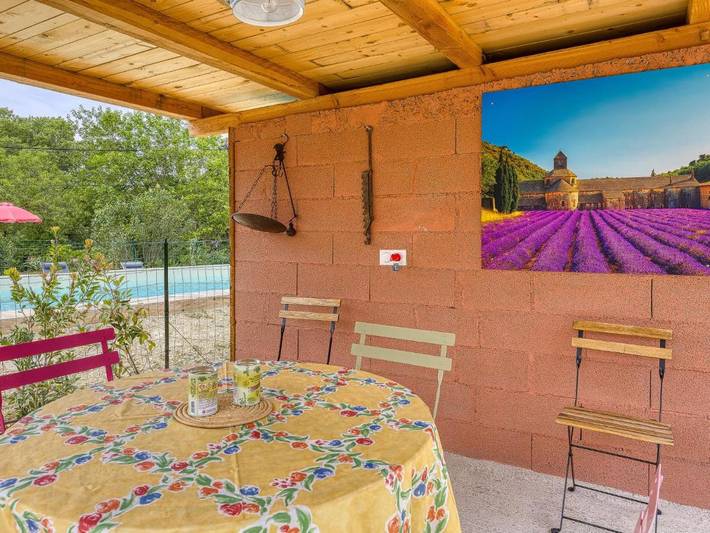Gîte pour 4 personnes, avec terrasse ainsi que piscine et jardin à Saint-Laurent-la-Vernède - 3