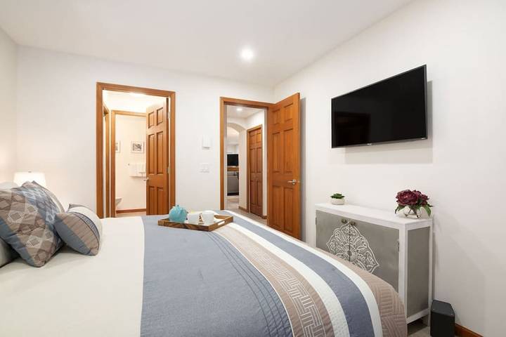 Villa for 7 people, with balcony and hot tub in Canada