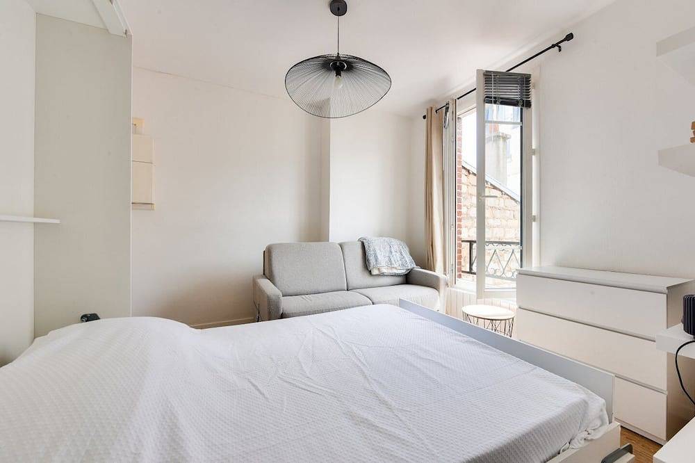 Entire apartment, Charming studio Paris Levallois Perret in Levallois-Perret, Hauts-de-Seine