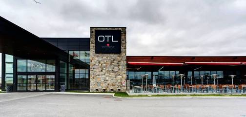 Hôtel pour 4 personnes, avec jacuzzi et jardin ainsi que piscine et sauna, animaux acceptés à Saguenay