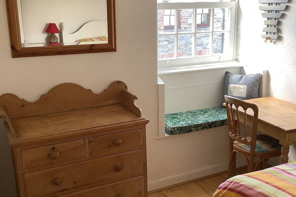 Character Cottage in Old Part of Padstow with private garden and parking in Padstow, Cornwall