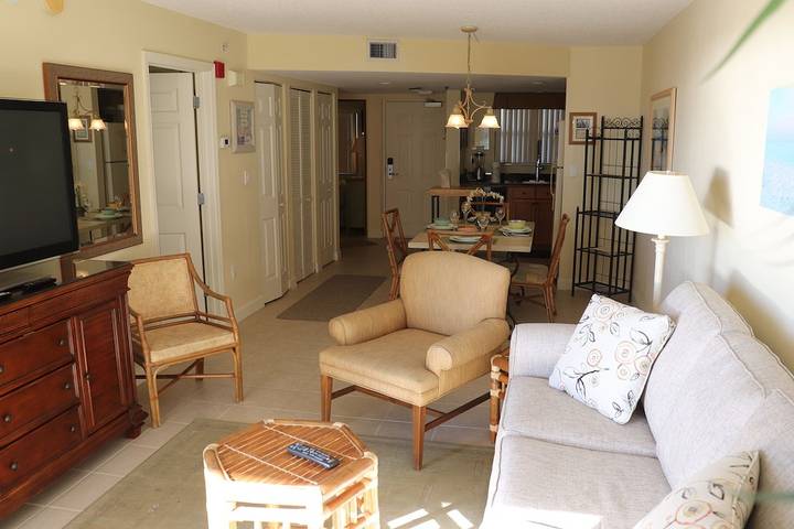 Vacation rental for 5 people, with pool and balcony as well as hot tub in St. Pete Beach