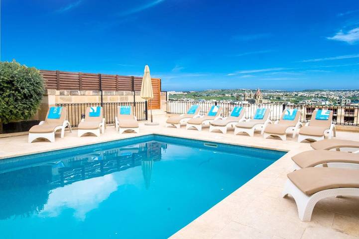 Location de vacances pour 12 personnes, avec vue ainsi que jardin et piscine dans Sannat - 4