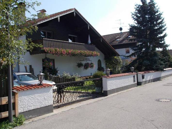 Ferienwohnung für 2 Personen, mit Terrasse und Garten in Bruckmühl