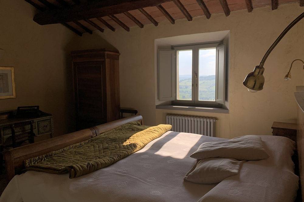 Podere Fontebernardi, authentic Tuscan farmhouse overlooking Pienza. in Pienza, Orciatal