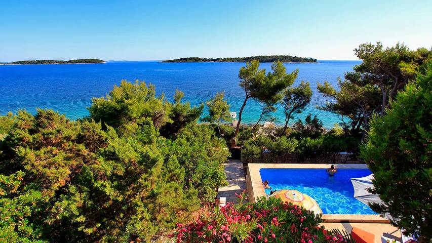 Hus för 8 Personer, med terass samt trädgård och pool i Korčula