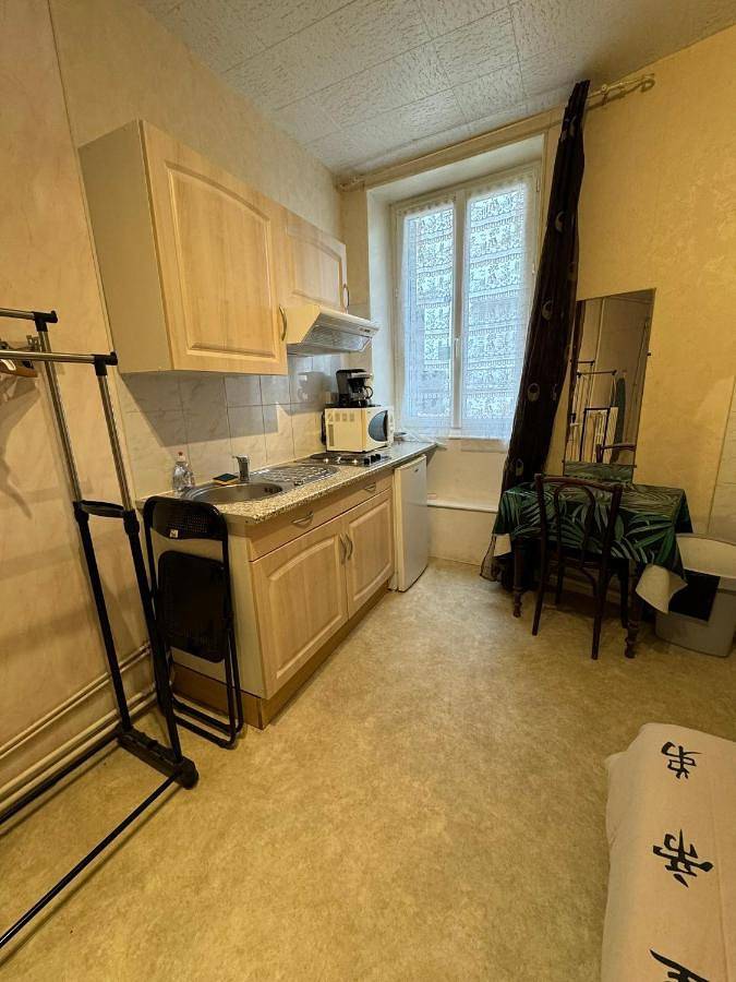 Gîte pour 3 personnes, avec jardin et vue, animaux acceptés à Néris-les-Bains - 3