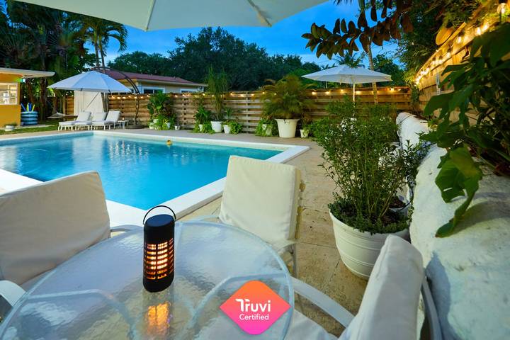 Casa vacanza per 10 persone, con piscina e giardino, adatto a famiglie con bambini - 1