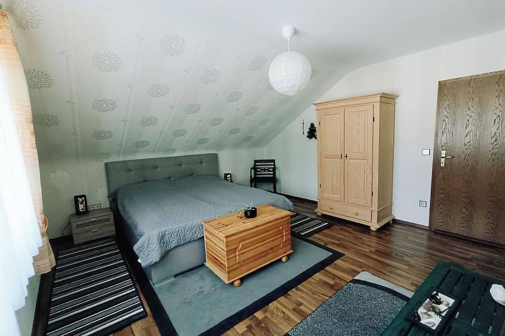 Ganze Wohnung, Ferienwohnung mit Balkonpanorama mit Lesematerial, Spielen und Fitnessraum in Gernsbach, Nordschwarzwald