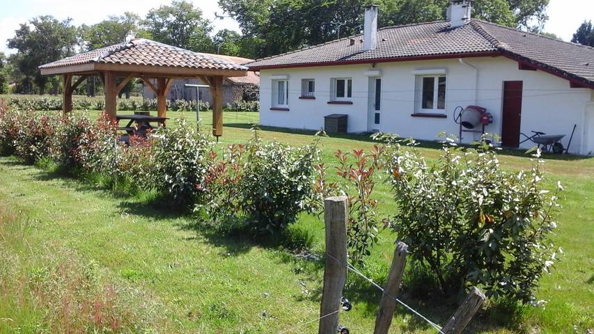 Gîte pour 6 personnes, avec jardin et vue, animaux acceptés à Bias - 2