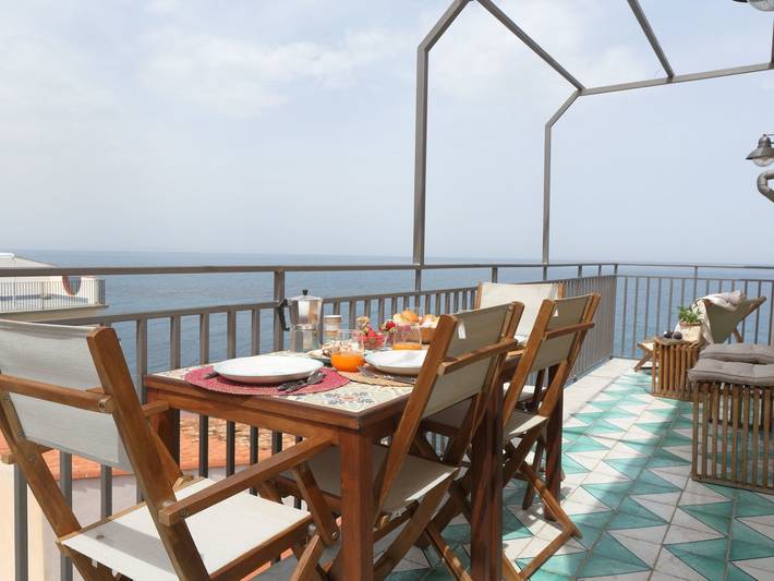 Appartement de vacances pour 6 personnes, avec Balcon ainsi que Terrasse et Vue sur le lac à Cefalù