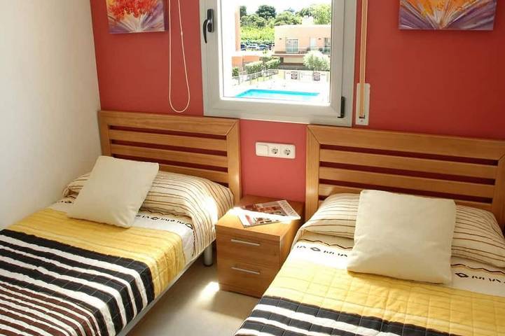 Large houses with terrace and pool for 6 people. Ref.via augusta-6 in Creixell, Costa Dorada