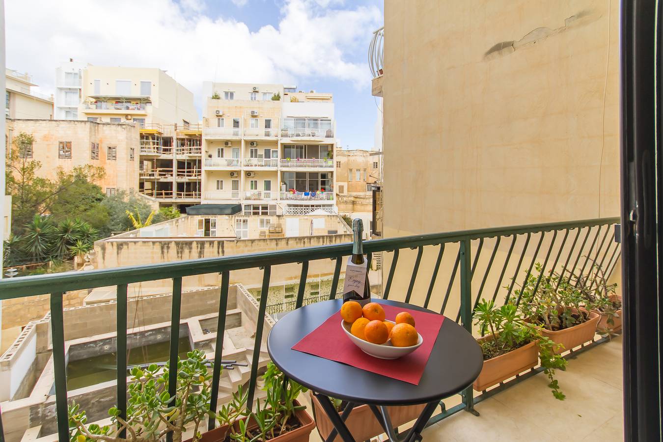 Appartamento intero, A Lovely Apart By The Sea Sliema in Sliema, Isola di Malta