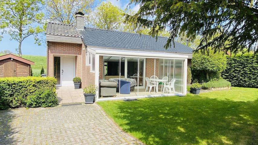 Ferienhaus für 4 Personen, mit Balkon/Terrasse und Terrasse sowie Garten in Brouwershaven