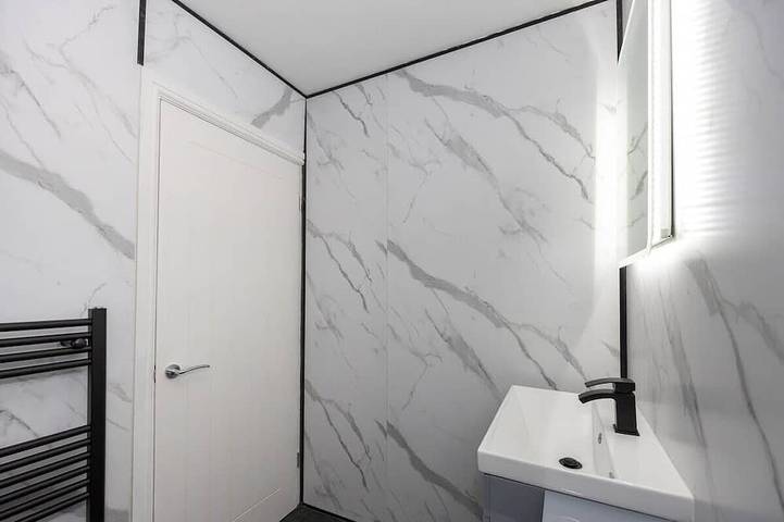 Sleek Retreat:Modern Home-Games Room & Cinema Lounge in Bolton, Grand Manchester
