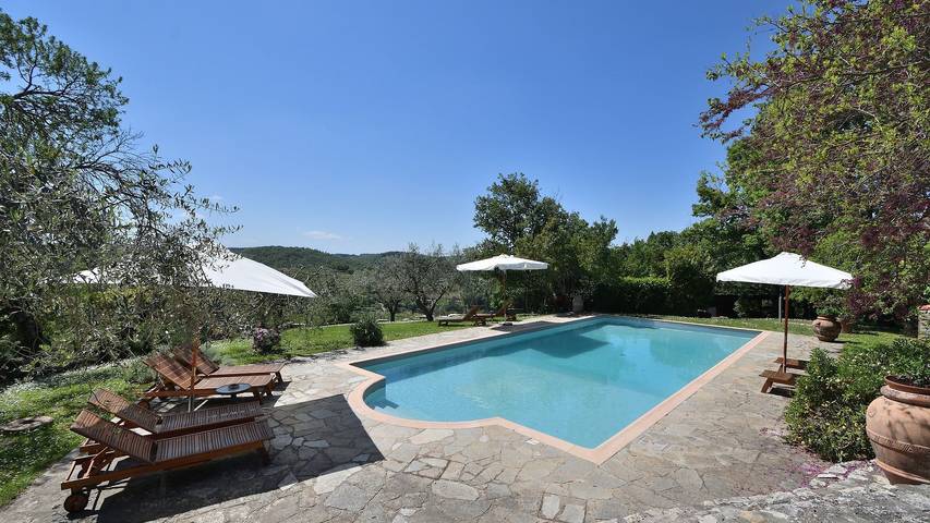 Gîte pour 4 personnes, avec terrasse ainsi que jardin et piscine, animaux acceptés à Castellina in Chianti - 4