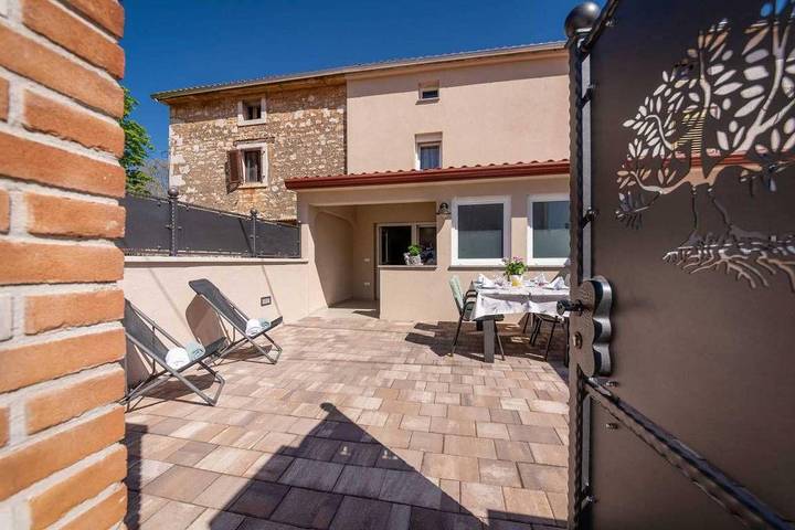 Ferienhaus für 4 Personen, mit Whirlpool und Terrasse sowie Sauna und Garten in Kastelir - 2