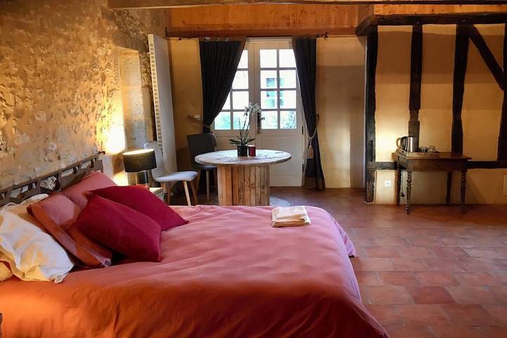 Chambre d’hôte pour 3 personnes, avec piscine à Lusignan-Petit - 2