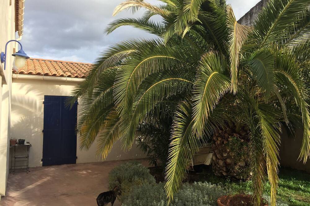 Ganze Wohnung, Apartment in very quiet villa in the heart of the village in Fabrègues, Mittelmeerküste (Frankreich)