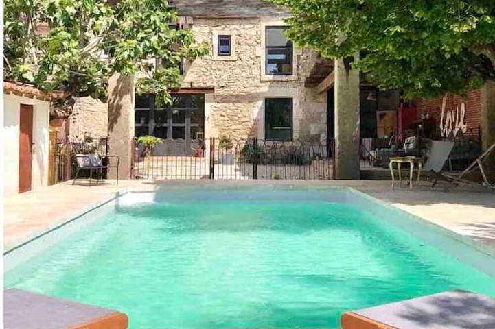 Location de vacances pour 6 personnes, avec piscine à Jonquières-Saint-Vincent