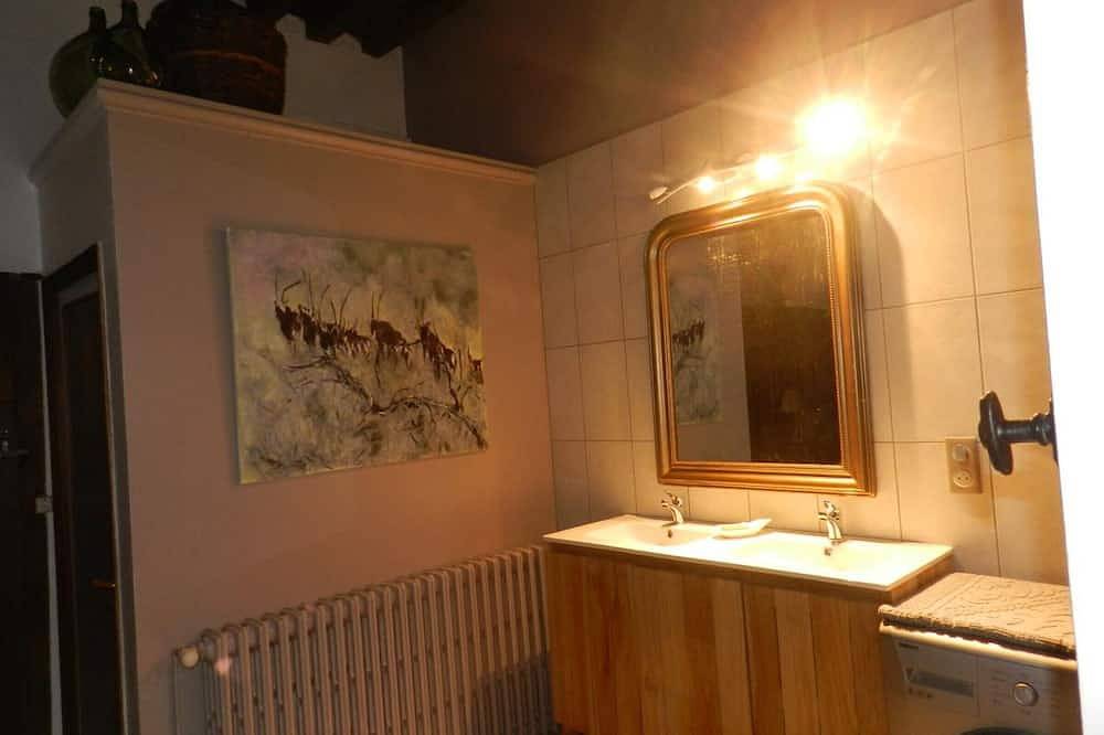 Gîte à la ferme avec piscine, animaux admis en Sologne Bourbonnaise in Mercy, Allier