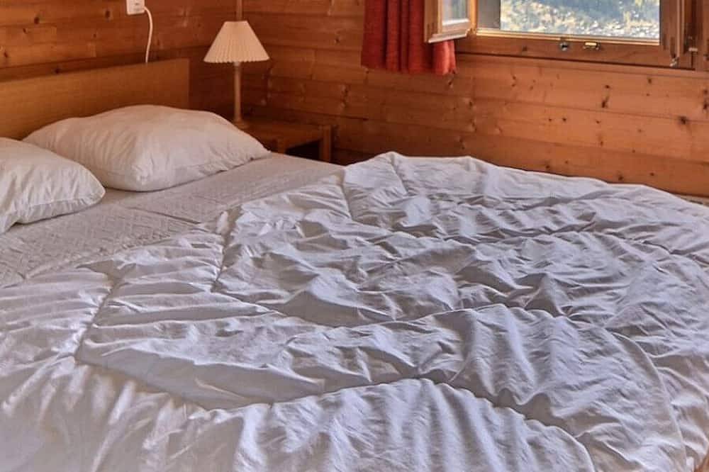 Sehr komfortables 2-stöckiges Chalet für 6 Personen, Wohnzimmer mit Kamin, Kochnische mit Geschirrsp in Grimentz, Anniviers