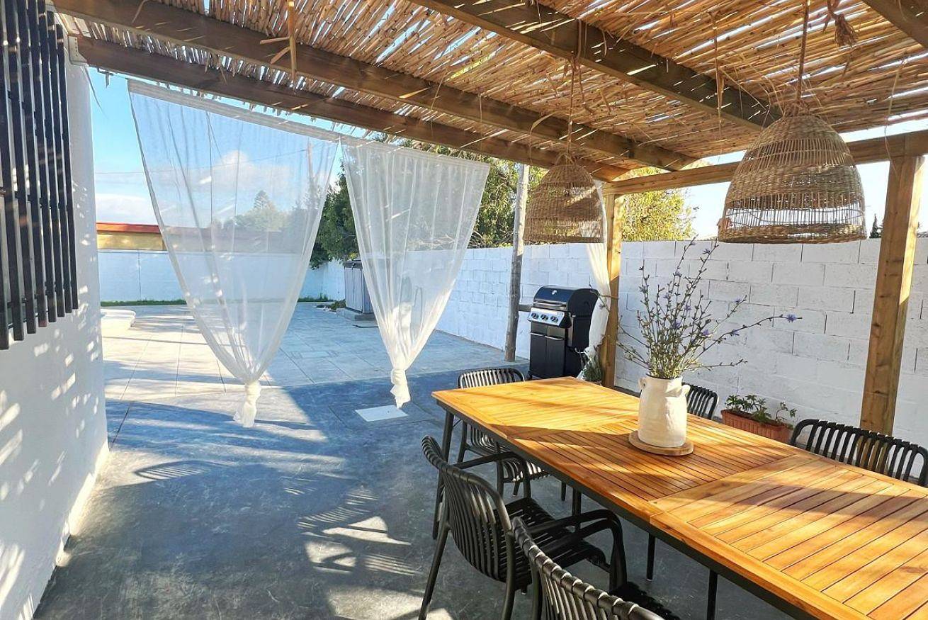 Ganze Wohnung, ☀️ Moderner Ferien-Chalet mit Privatem Pool & Bbq | Cadiz -Chiclana de la Frontera in Chiclana de la Frontera, Costa de la Luz
