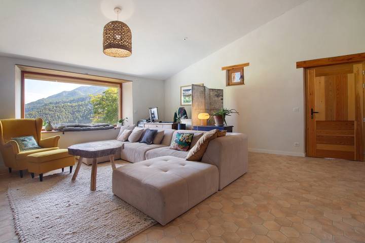 Country house 'La Bergerie du Grand Tilleul' with Mountain View, Private Garden, Wi-Fi