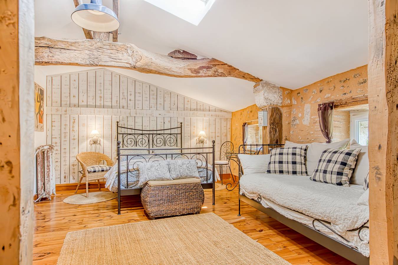 Bed and Breakfast 'L'orée De Lansot - Chambre Mansarde' met Gedeeld Terras, Gedeelde Tuin en Wi-Fi in Noaillan, Langon en omgeving