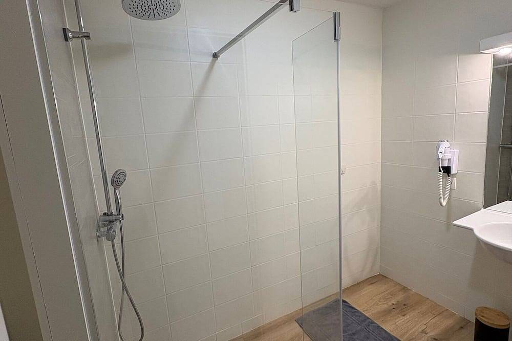 Entire apartment, Charming apartment facing the mountains - close to the town center in Arreau, French Pyrenees