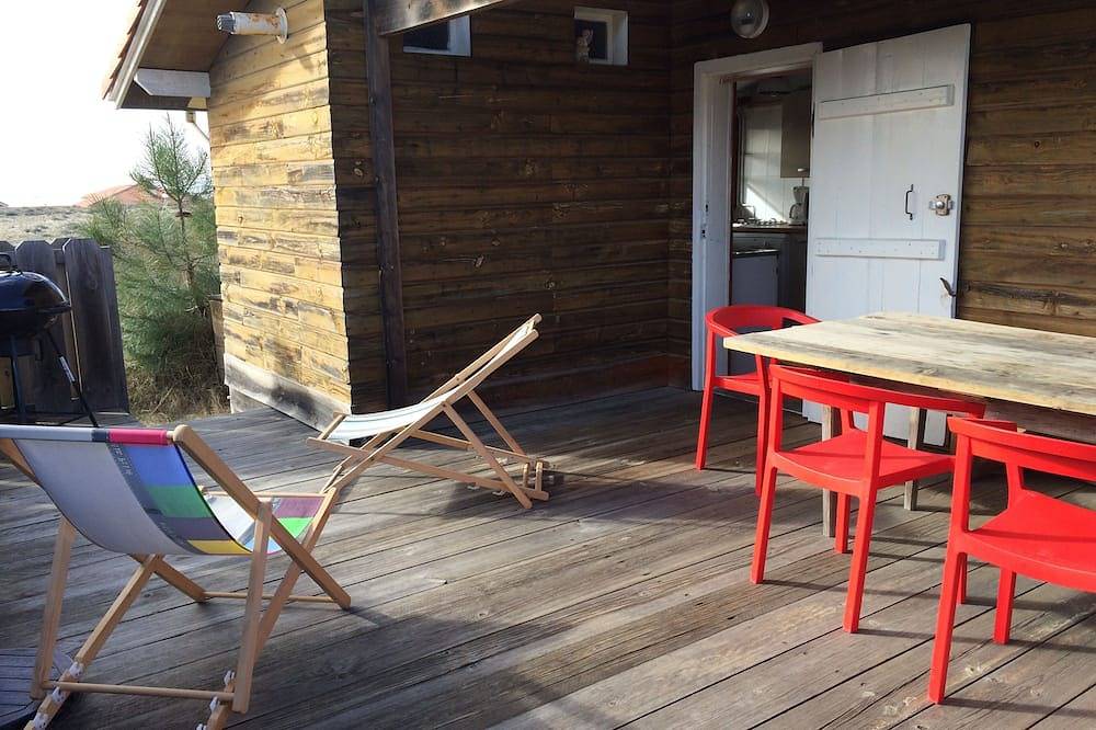 Wooden Chalet Contis Plage in Contis, Saint-Julien-en-Born