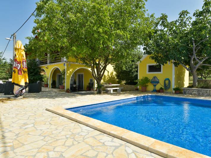 Ferienwohnung für 6 Personen, mit Terrasse und Garten sowie Ausblick in Obrovac - 2