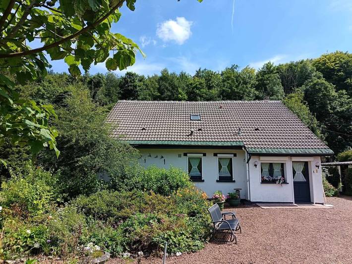 Gîte pour 4 personnes, avec terrasse et jardin à Wail