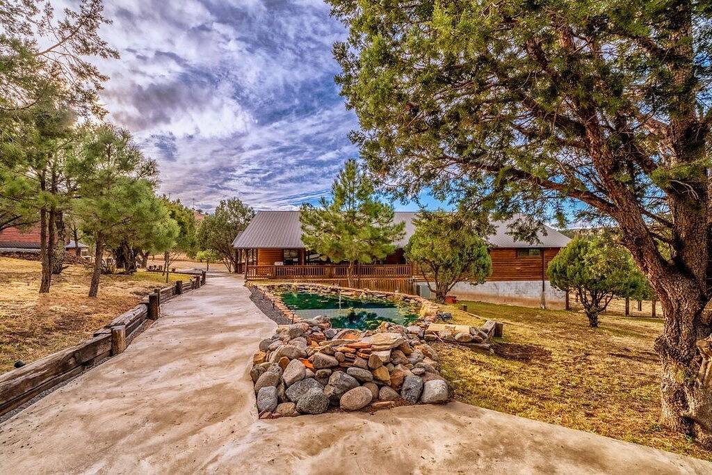 Wild Mustang's open-concept great space w/ Hot Tub & Ping Pong in Alto, Lincoln County (NM)