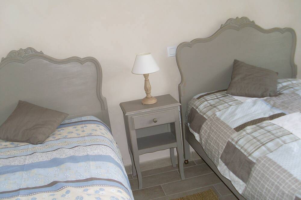 Gîte spacieux et confortable, décoration soignée, 3 chambres, 7 personnes in La Garnache, Vallée de la Loire